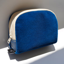 画像をギャラリービューアに読み込む, クラシックポーチ 青モケット(ブルー)/(チョコレート)