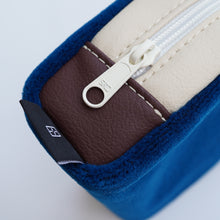 画像をギャラリービューアに読み込む, クラシックポーチ 青モケット(ブルー)/(チョコレート)
