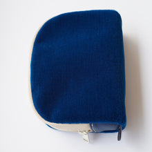 画像をギャラリービューアに読み込む, クラシックポーチ 青モケット(ブルー)/(チョコレート)